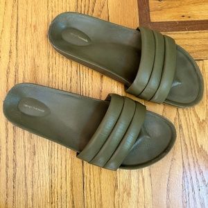 Beatrice Valenzuela MonoColor Sandalias in Olive  size 9